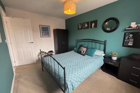 Bedroom 2 (2).jpg