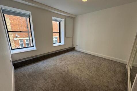 Bedroom 1.jpg