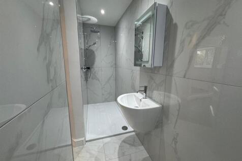 Bathroom 2.jpg