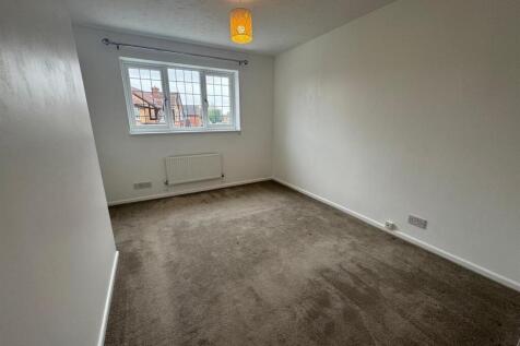 Bedroom 1.jpg