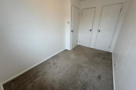Bedroom 2 (4).jpg
