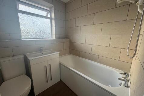 Bathroom 2.jpg