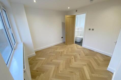 Bed 1 &amp; en-suite