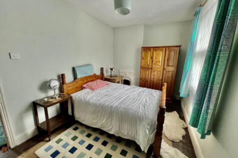 front bedrom 2