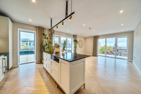 1371703-10-68fa52...