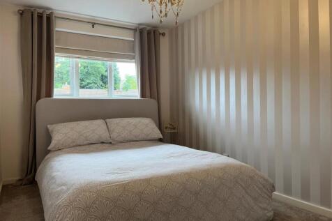Bedroom 1 - 10.jpg