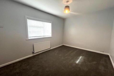 bedroom 1 1.jpg