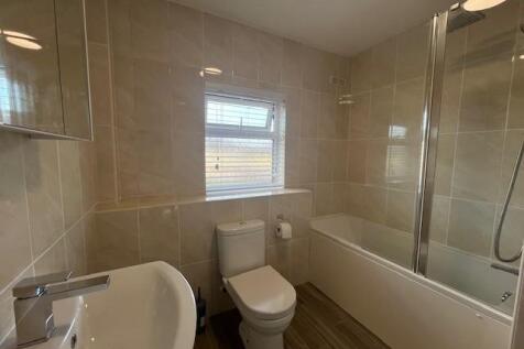 bathroom 3.jpg