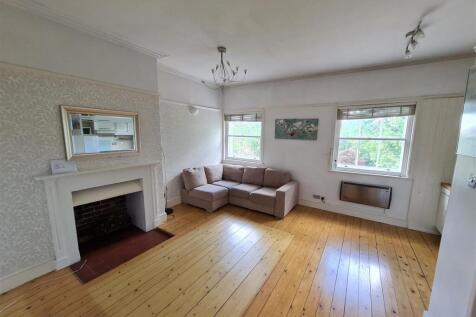 Open plan Lounge, Dining &amp; Kitchen Area