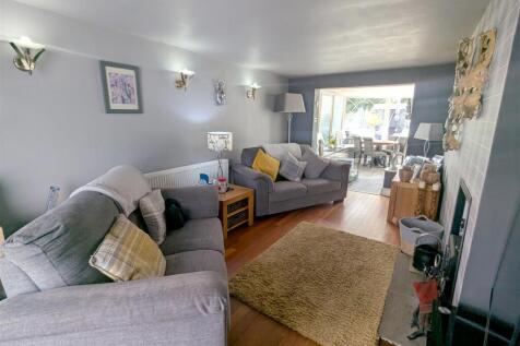 Living Room 4.jpg