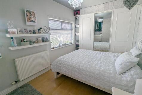Bedroom 1.jpg