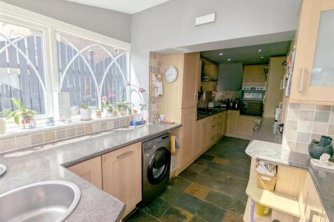 Kitchen 2.jpg