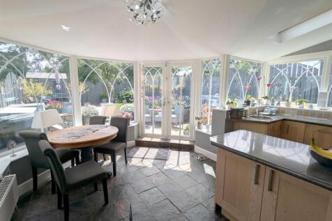 Kitchen Diner 2.jpg