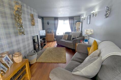 Living Room 2.jpg