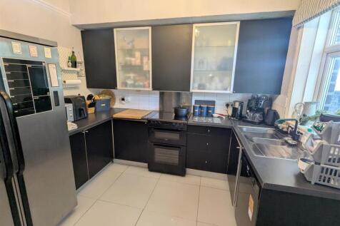 Kitchen 1.jpg