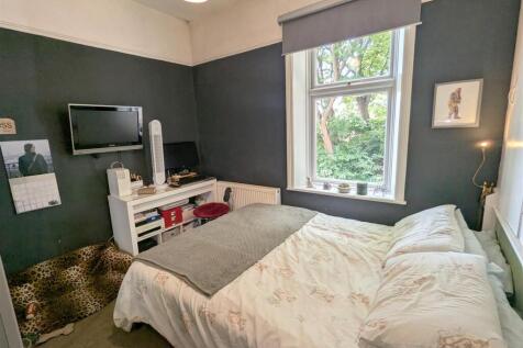 Bedroom 1.jpg