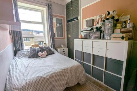 Bedroom 002.jpg