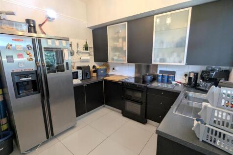 Kitchen 2.jpg