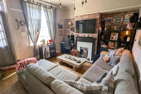 Living Room 1.jpg