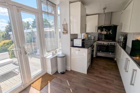 Kitchen 2.jpg
