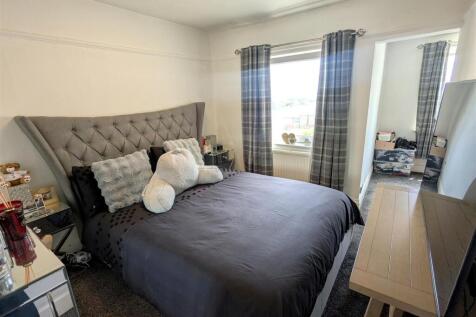 Bedroom 1.jpg