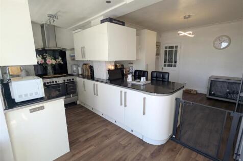Kitchen 3.jpg