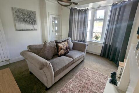 Living Room 2.jpg