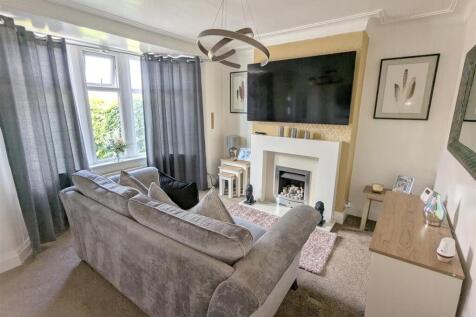 Living Room 3.jpg