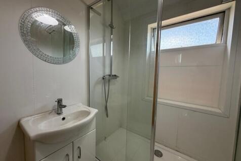 Heaton Road Shower