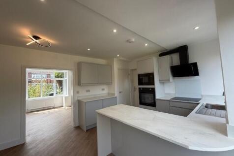 Kitchen with Breakfast Bar