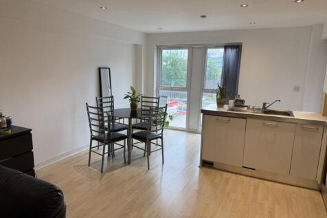 Kitchen &amp; Dining Area