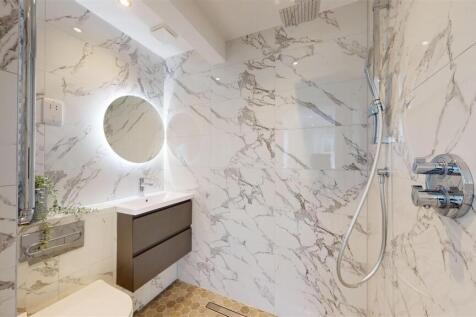 En-Suite to Bedroom 2