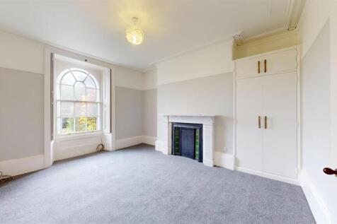 Living Room/Bedroom