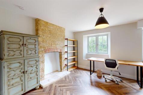 Snug/Playroom