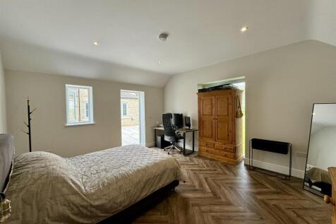 Bedroom 5/Office