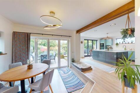 Dining Room &amp; Kitchen