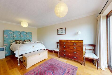 Reception Room/Bedroom