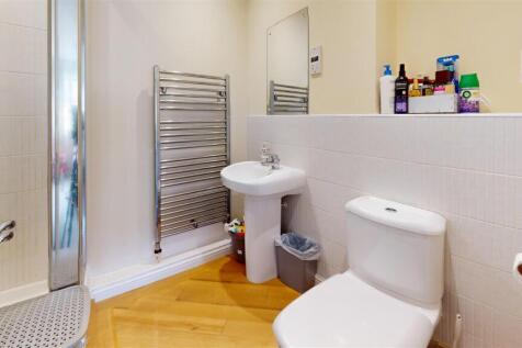 36-Riverside-Place-Bathroom.jpg