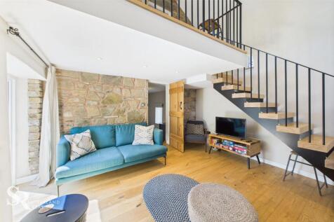 Open-Plan Kitchen &amp; Living Area