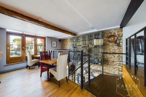 FIRST FLOOR DINING SPACE