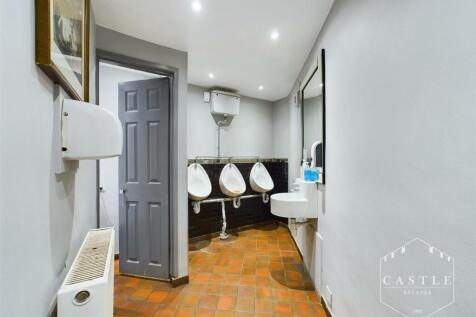 GROUND FLOOR MENS W.C.