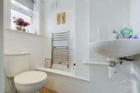 GUEST CLOAKROOM