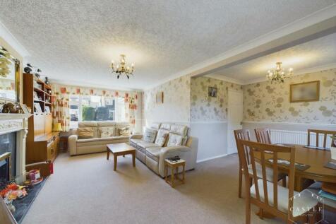 L SHAPED LOUNGE/DINING ROOM