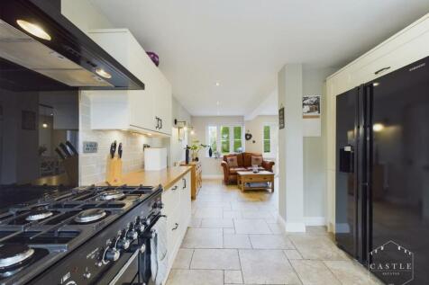 OPEN PLAN LIVING KITCHEN - KITCHEN AREA