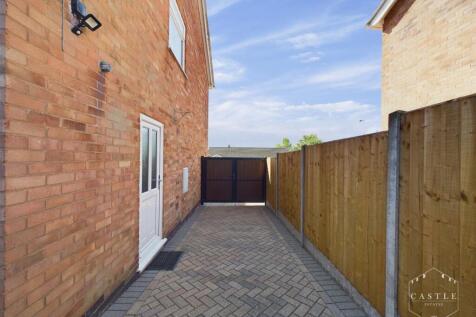 GARAGE &amp; DRIVEWAY