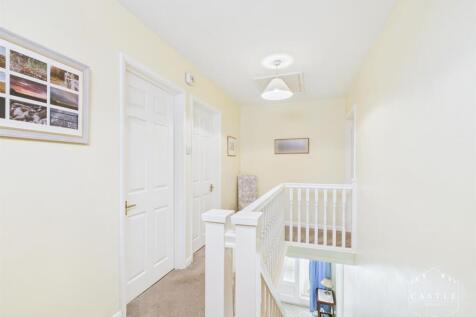 FIRST FLOOR LANDING