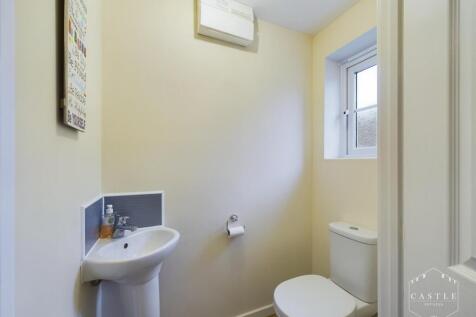 GUEST CLOAKROOM