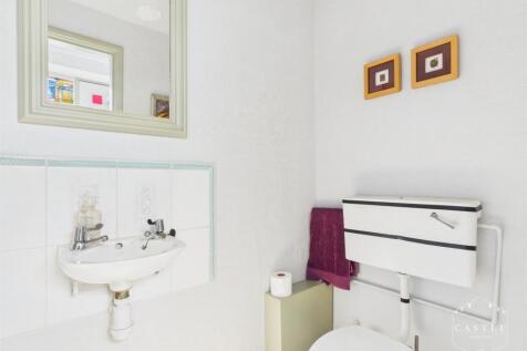 GUEST CLOAKROOM