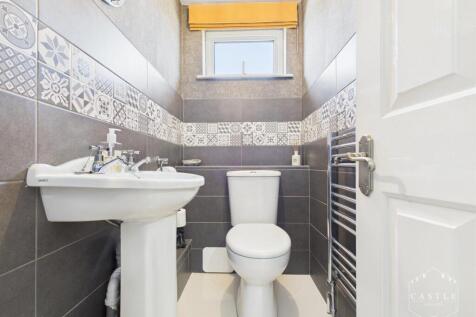 GUEST CLOAKROOM