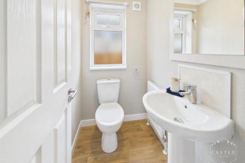 GUEST CLOAKROOM